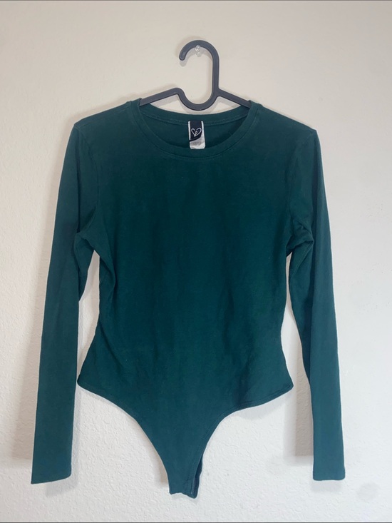 Windsor Tops - 💋Green long sleeve Bodysuit that bottoms on the bottom!